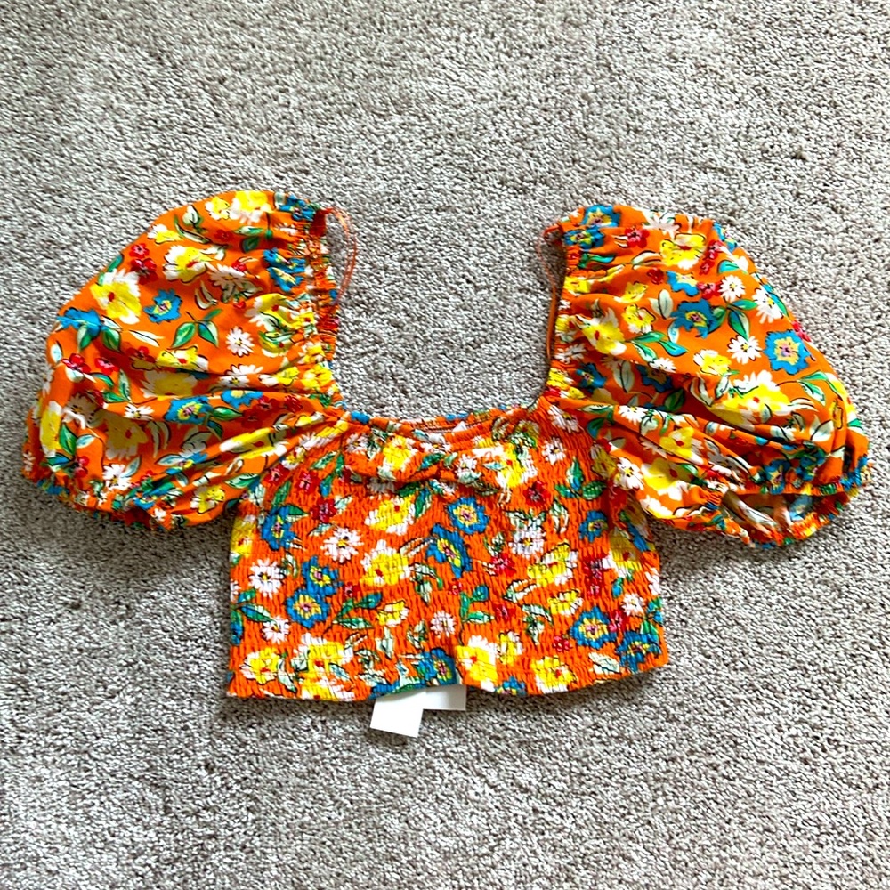 Zara • Orange Floral Short Puff Sleeve Crop Top